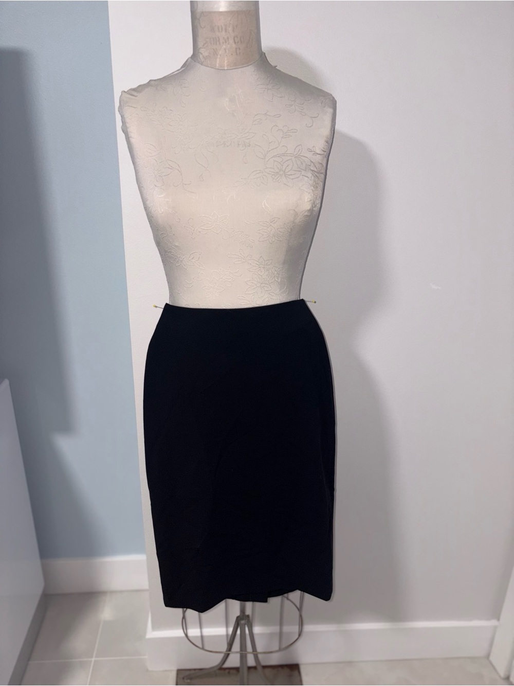 Theory Black Skinny Pencil Skirt